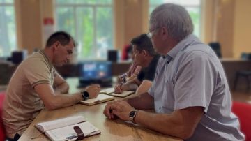 В Херсонском областном Комитете КПРФ под руководством Первого секретаря обкома Рамиля Замалетдинова состоялось плановое аппаратное совещание