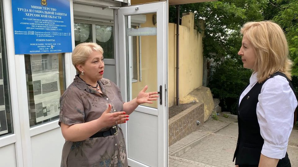 Владимир Сальдо: «Единая Россия» поздравила социальных работников Генического округа с профессиональным праздником