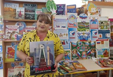 В преддверии Дня России в Любимовской библиотеке оформлена книжно-иллюстрированная выставка
