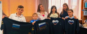«Футболка с русским характером»: молодёжь Херсонщины создала уникальный подарок ко Дню России своими руками