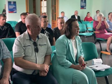 В Каланчаке подвели итоги предварительного голосования Единой России и обсудили предложения жителей в Народную программу Партии