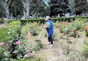 В Скадовске наводят порядок: чистота как уважение к празднику