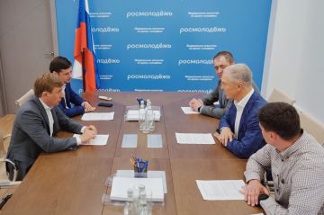 Владимир Сальдо: Провёл рабочую встречу с руководителем Федерального агентства по делам молодёжи («Росмолодёжь») Григорием Гуровым