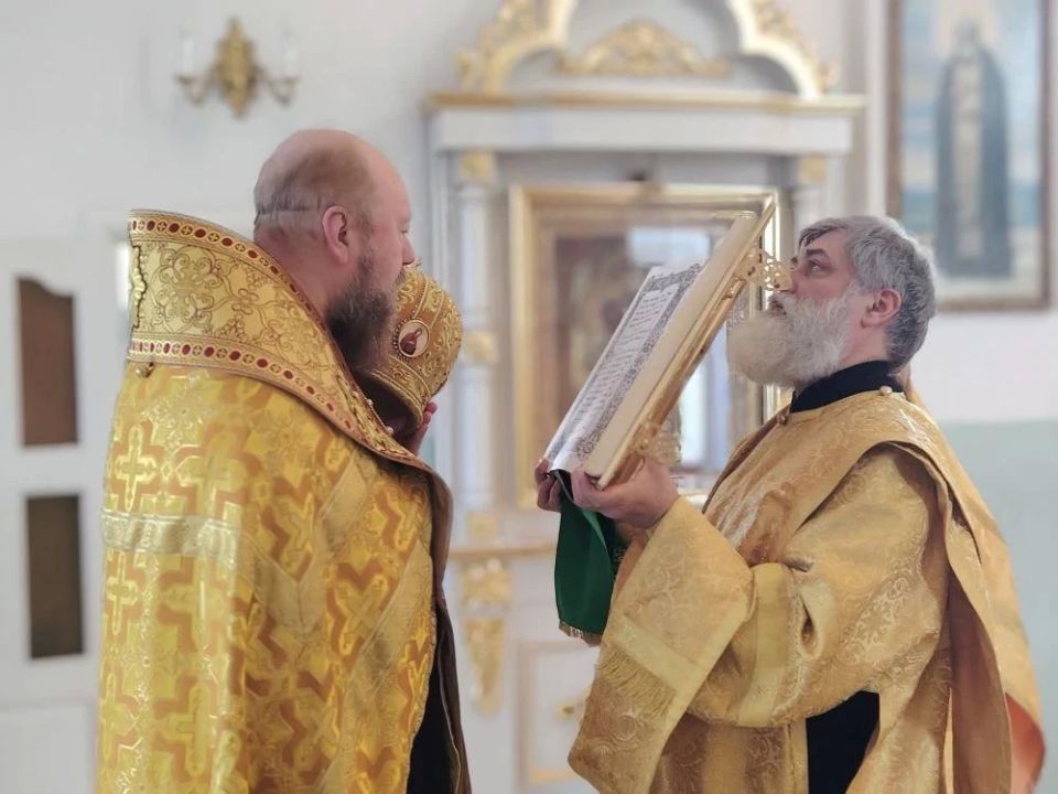В День России епископ Филарет совершил молебен в Свято-Сергиевском храме Скадовска