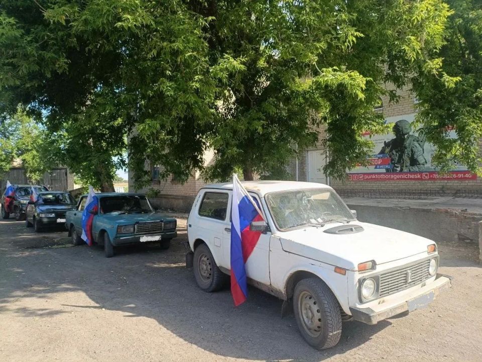 Автопробег «Гордимся Россией» прошёл в Великолепетихском округе в честь Дня России