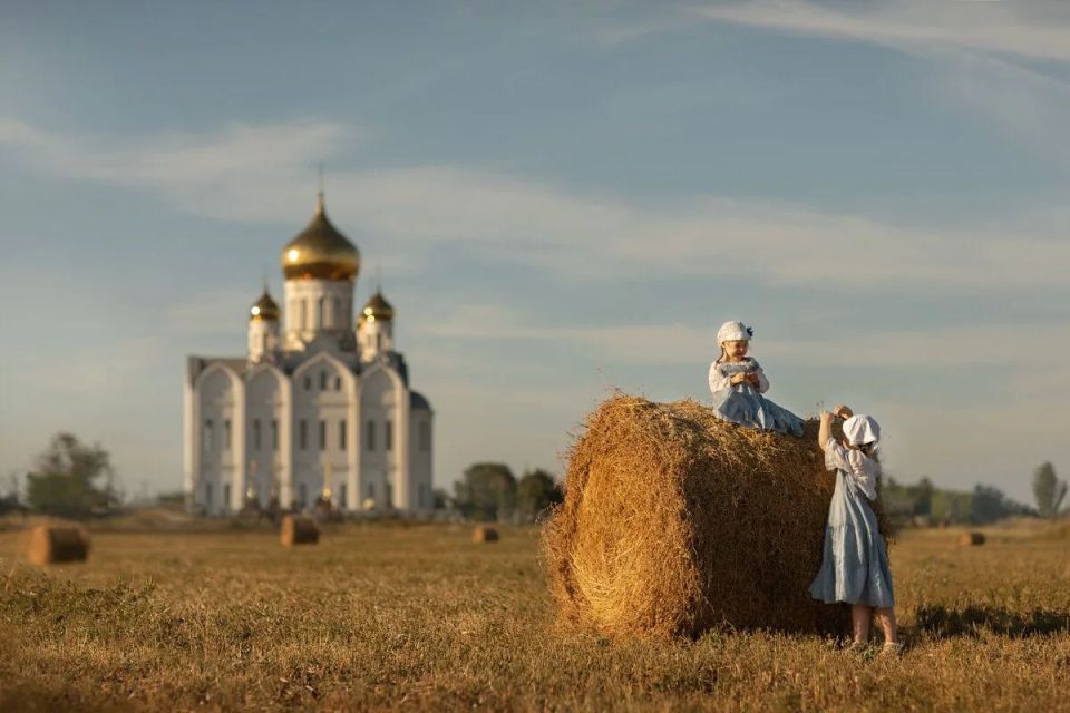 Татьяна Томилина: Русь, Россия-матушка! Поднимись же ныне навстречу воскресшему Христу, приими свет от Вечного Света и живой верой низложи обступившие тебя мрачные тени неверия, сомнения и нелюбви
