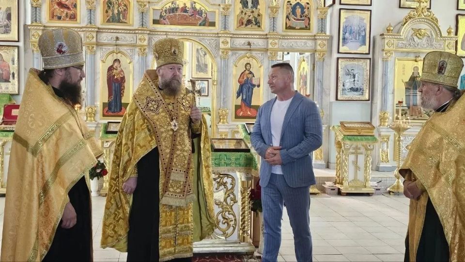 В День России епископ Скадовский и Алешкинский Филарет совершил молебен в Свято-Сергиевском храме