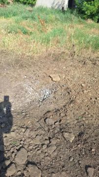 В результате атаки БпЛА на село Червоная Поляна повреждено ангарное помещение Горностаевской ЦРБ, где размещались санитарные автомобили