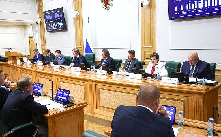 Совете Федерации обсудили сводный доклад о государственном контроле (надзоре), муниципальном контроле в РФ в 2025 году