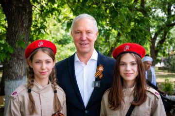 Активисты Движения Первых и «Единой России» создали фотоальбом к юбилею Губернатора Херсонской области