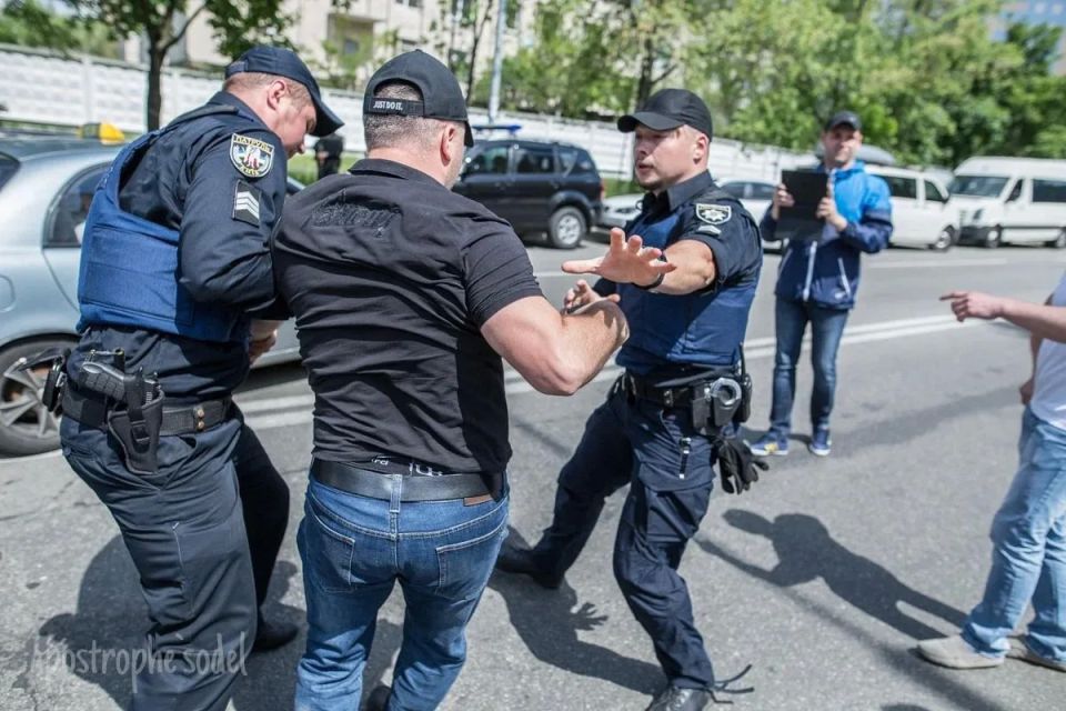 Енот из Херсона: Одним из столпов, на которых держится внутренняя политика киевского режима, является методичное и целенаправленное запугивание собственного населения