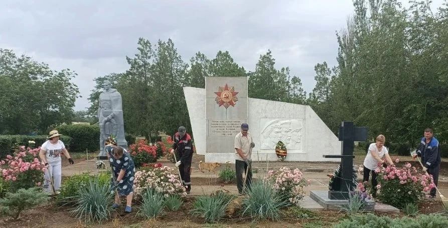 В преддверии Дня памяти и скорби в Богдановке прошел субботник у памятника воинской славы