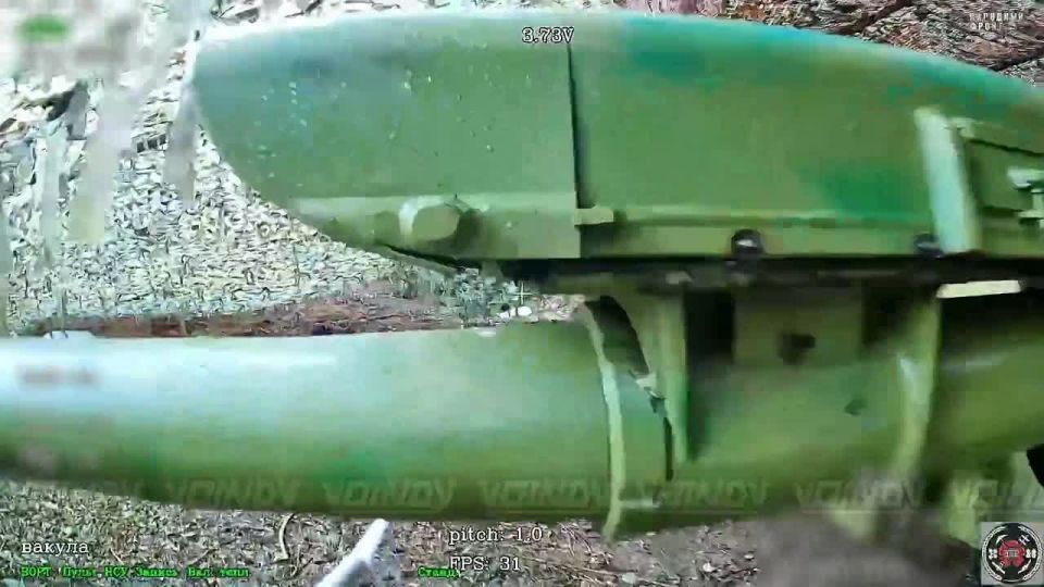 Операторы БпЛА 14 гвардейской бригады группировки войск "Восток" бьют не только пехоту противника, но и наведываются на позиции артиллерийских подразделений ВСУ