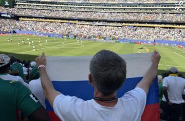 Российский флаг на чемпионате мира в США — украинцы в бешенстве