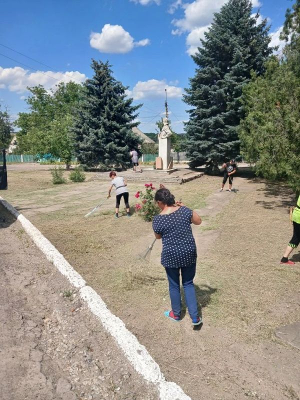 Облагораживание мемориалов в Верхнерогачикском округе