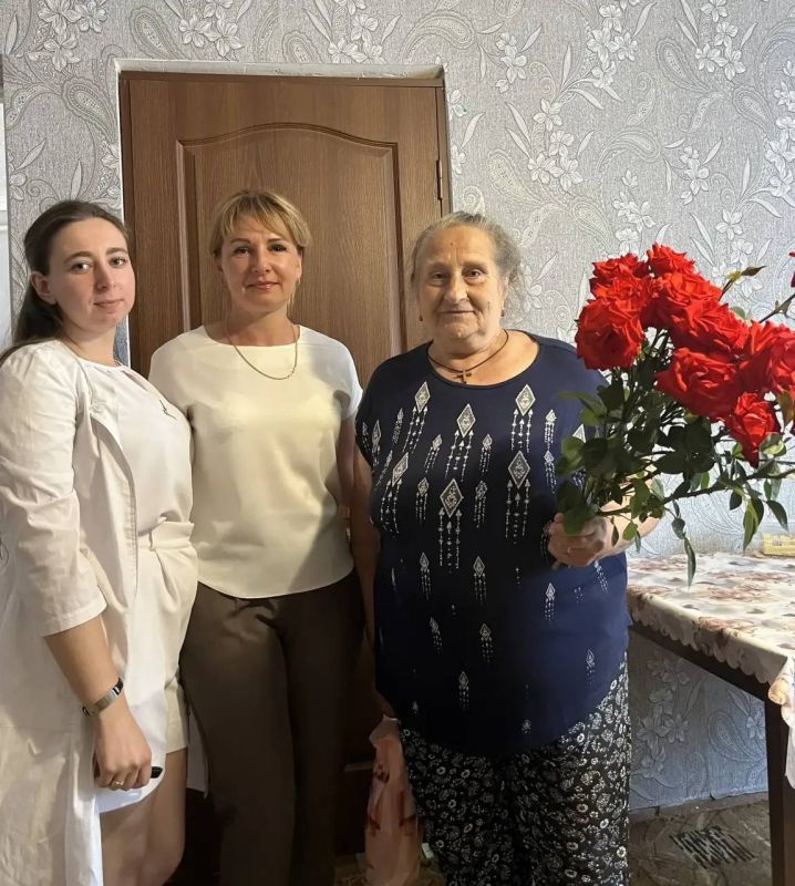 В преддверии празднования Дня медицинского работника заместитель секретаря первичного отделения Единой России с.Васильевка Евгения Мелихова обратилась с поздравлениями к фельдшерам — тем, кто ежедневно стоит на страже...