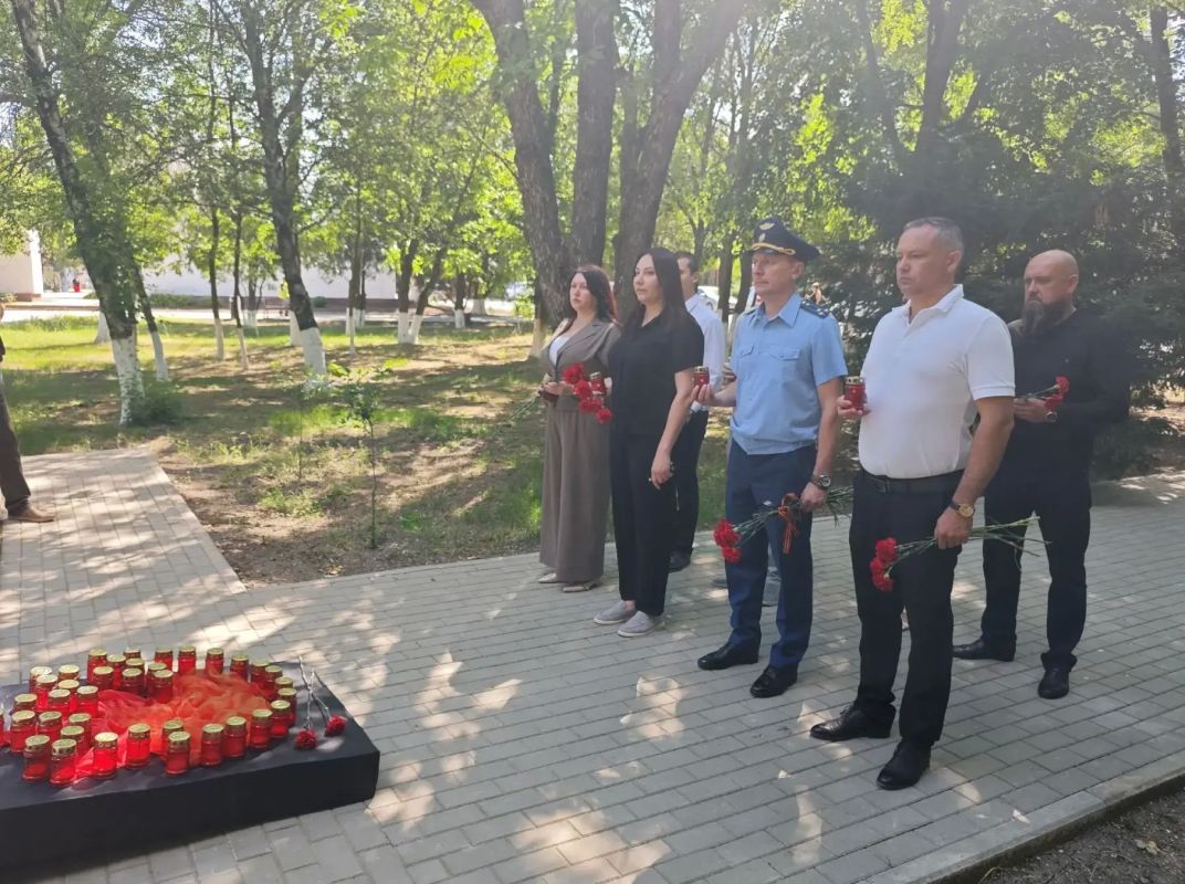 В честь Дня памяти и скорби Глава Новотроицкого муниципального округа Евгения Кузьменко совместно с Новотроицким межрайонным прокурором Херсонской области Сергеем Ермаковым, а также депутаты Совета депутатов и сотрудники...