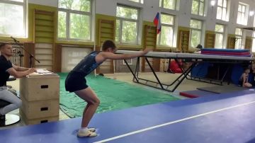 В Скадовске прошли открытые соревнования по батуту и акробатической дорожке