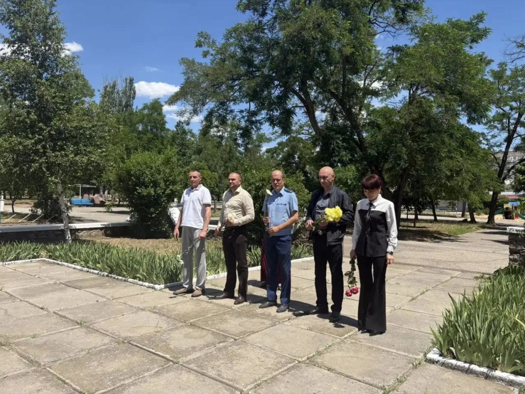 В День памяти и скорби в Новокаховском округе состоялась церемония возложения цветов