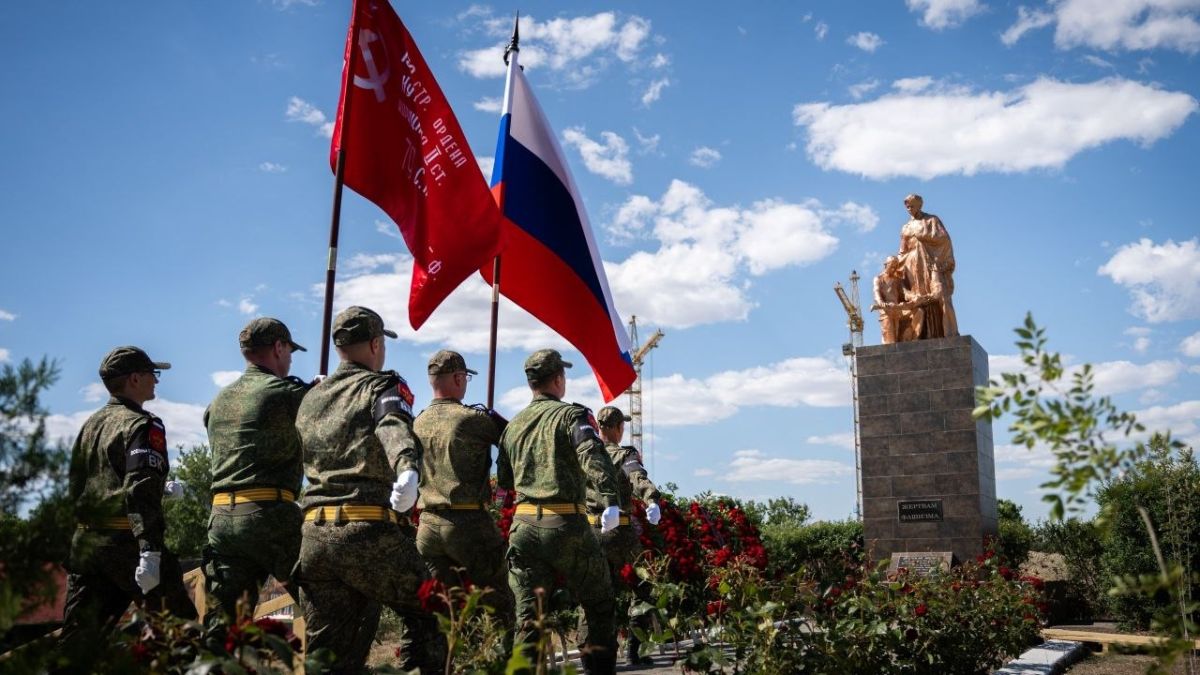 В Геническе предали земле останки мирных жителей — жертв нацистских преступлений