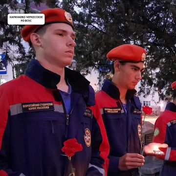 Добровольцы Всероссийского студенческого корпуса спасателей почтили память героев по всей стране: от Ржевского мемориала до Мелитополя