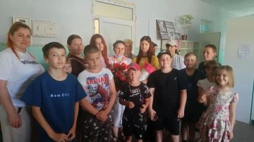 Культработники вместе с детьми поздравили сельских медицинских работников с профессиональным праздником