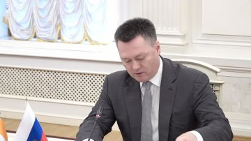 Игорь Краснов и Сурья Кант впервые в рамках судебного сотрудничества двух стран подписали Меморандум о взаимопонимании, ориентированный на обмен опытом, в том числе в области информационных технологий, и профессиональную...