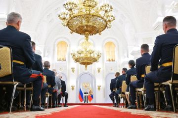 Путин — о фронте, Западе и переговорах: главное из встречи с выпускниками военных вузов