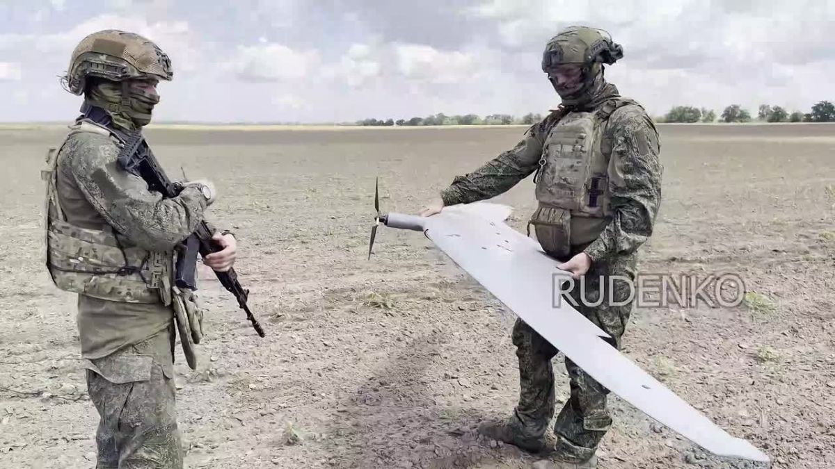 Андрей Руденко: Расчёт БПЛА «Supercam S350» группировки войск «Днепр» успешно скорректировал огонь артиллерии, уничтожившей пункт управления БПЛА ВСУ на правом берегу Днепра в Херсонской области