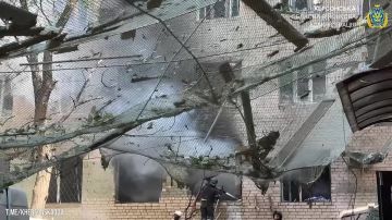 Дрон атаковал административное здание в центре Херсона