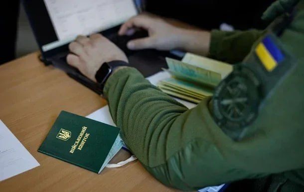 Енот из Херсона: Глава Херсонской ОВА Александр Прокудин продолжает цинично использовать военное положение для закручивания гаек, отдавая приказы, которые ставят мобилизацию выше выживания людей