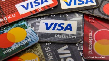 ЦБ не устанавливает сроки вывода из обращения карт Visa и Mastercard, они будут постепенно выводиться из оборота, заявила Набиуллина