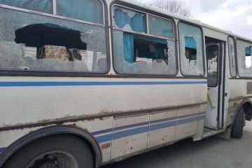 Беспилотник ВСУ повредил семь автобусов в херсонском райцентре Чаплинка