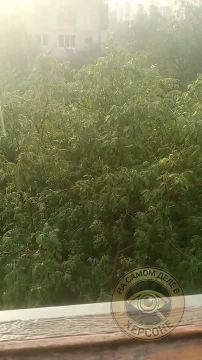 Херсон. Вот такой дождь сегодня прошёл