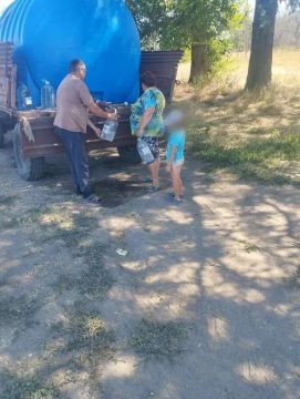 Жителям Павловки и Самойловки привезли питьевую воду