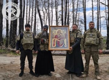 Икона, пережившая пожары и обрушения, снова с нашими бойцами