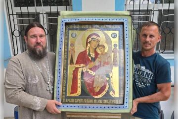 На Херсонское направление привезли чудотворную икону, уцелевшую в пожаре