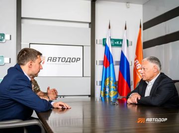 Председатель Правления Государственной компании «Автодор» Вячеслав Петушенко провел рабочую встречу с сенатором Российской Федерации, членом партии «Единая Россия» Сергеем Карякиным