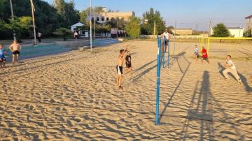 В Скадовске прошел первый турнир по пляжному волейболу «Король корта»