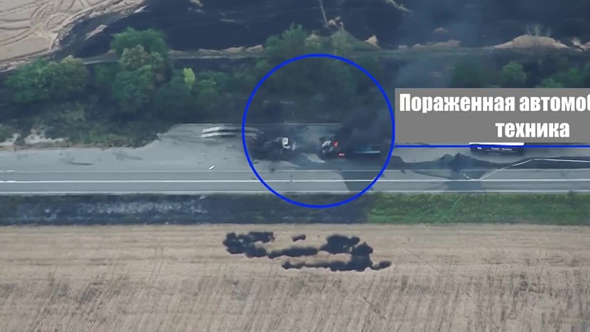 Российские военные поразили "Геранями" несколько ключевых объектов транспортной инфраструктуры ВСУ В Днепропетровской области уничтожены два железнодорожных локомотива противника, что ограничит маневренность и скорость...