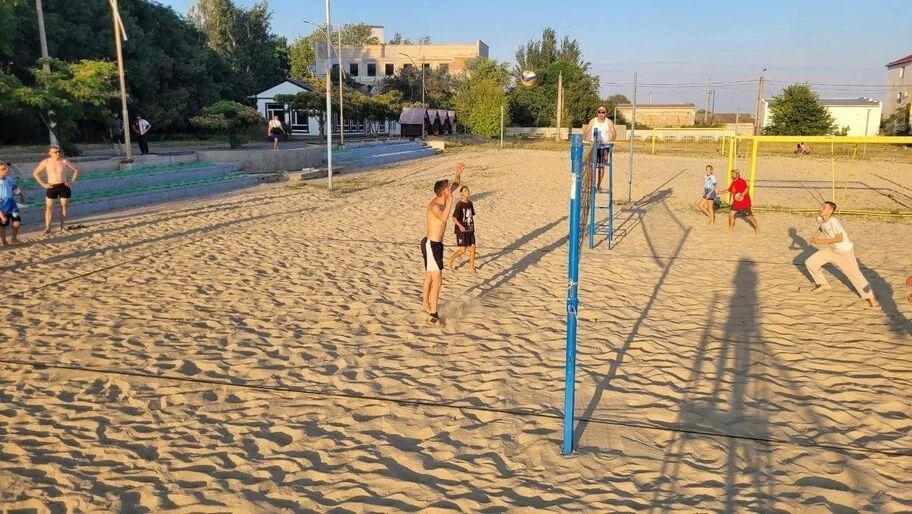 В Скадовске прошел первый турнир по пляжному волейболу «Король корта»
