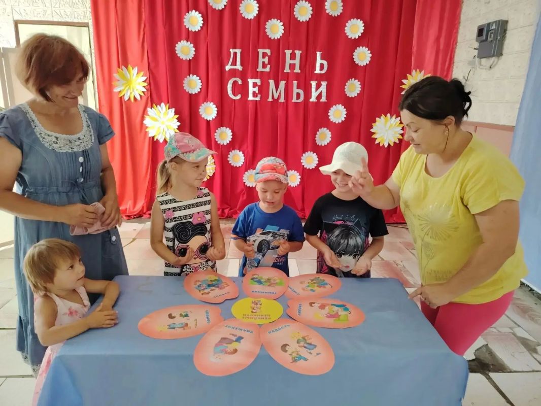 День семьи, любви и верности: праздник в Привольском детском саду и Раздольненском сельском клубе