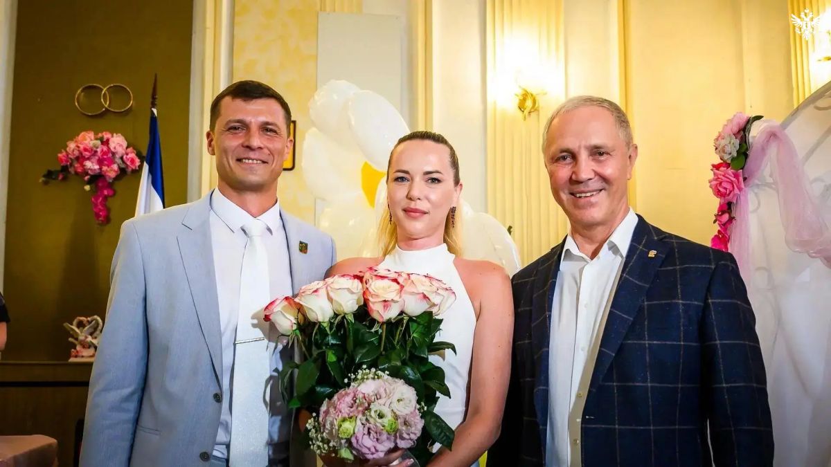 Семья — самое дорогое, что есть у человека: Владимир Сальдо поздравил с Днем семьи, любви и верности