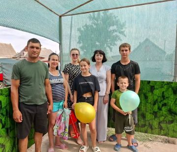 В Чаплынском районном отделе ЗАГС поздравили многодетную семью Сергея и Алёны