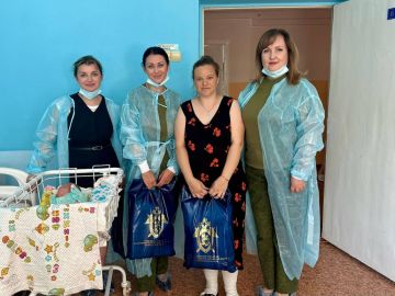 Офицеры СК России поздравили молодых мам Херсонщины с Днем семьи, любви и верности