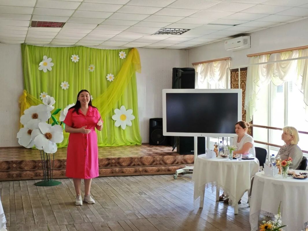 «Семья - вот источник счастья» - под таким названием в Новотроицком центе культуры и досуга прошло торжественное мероприятие, посвященное Дню семьи, любви и верности