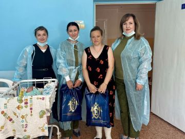 Офицеры СК России поздравили с Днем семьи, любви и верности молодых мам региона