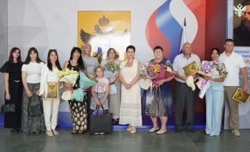В Геническе за круглым столом встретились три поколения семей