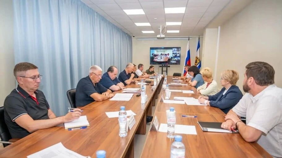 Сальдо поручил министрам контролировать ситуацию с топливом и обезопасить объекты энергетики