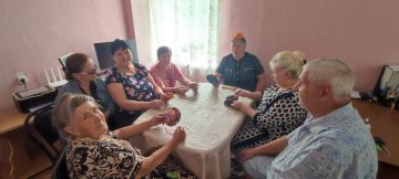Тепло рук и радость созидания: в Великолепетихском КЦСОНе прошёл творческий мастер-класс
